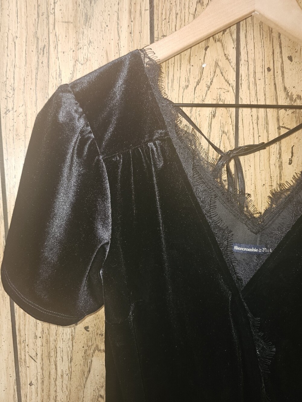 ABERCROMBIE & FITCH Black Velvet Lace Trim Tie Back V Neck Top - Large - Picture 3 of 6